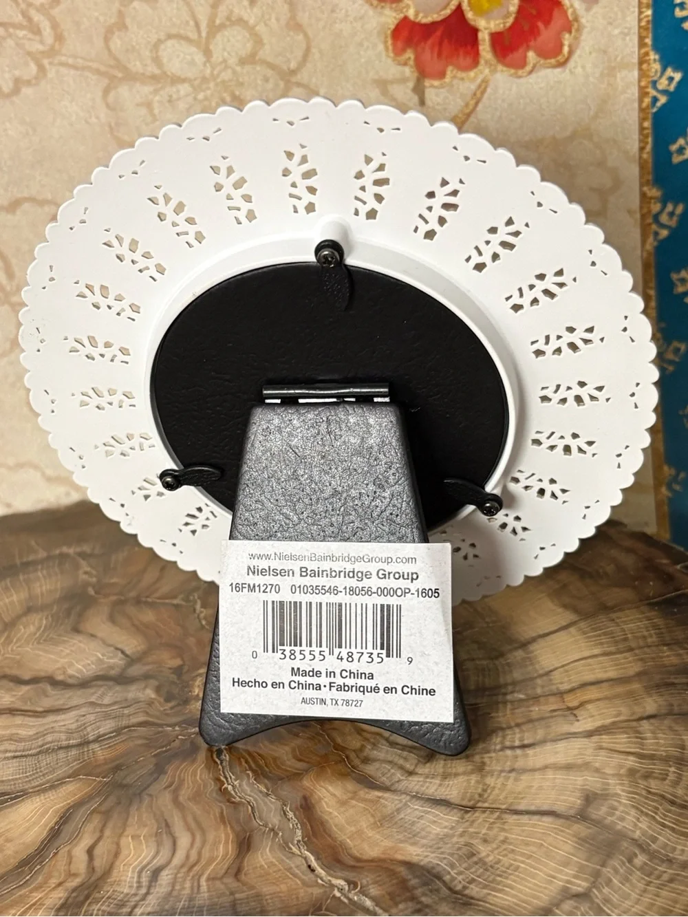 NWT Set/2 Round Metal 3x3 White Decorative Lace Photo Frames